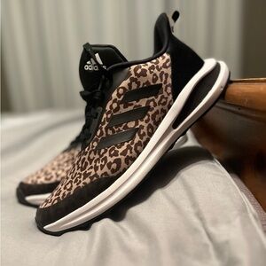 Adidas Cloudfoam animal leopard print sneakers athletic shoes US 7 fits an 8.5